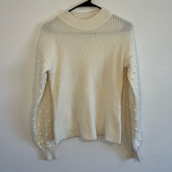 CeCe Sweaters - CECE Women’s Cream Sweater Size Small